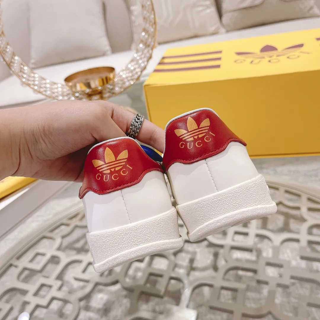 👟👟Ex-factory price 480👟👟 Women's shoe factory Gucci&adidas joint limited edition couple's sneakers. A super nice joint casual sneaker with rich and bold colors! It showed everyone a completely different charm from the past! Combining retro style and youthful sports style to create a new aesthetic! Vitality yet stylish at the same time! ! Upper - made of cowhide, cowhide, cloth. Lining - sheepskin lining for feet. Sole - original open-molded beef tendon non-slip and wear-resistant outsole. Size: 35-44 (couple style)